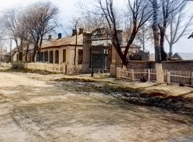 Главные ворота кирпичного завода, 1970 год.